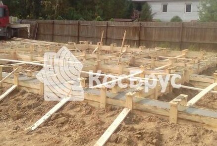 Изготовление ленточного фундамента под дом из бруса 8х8 м с использованием бетононасоса